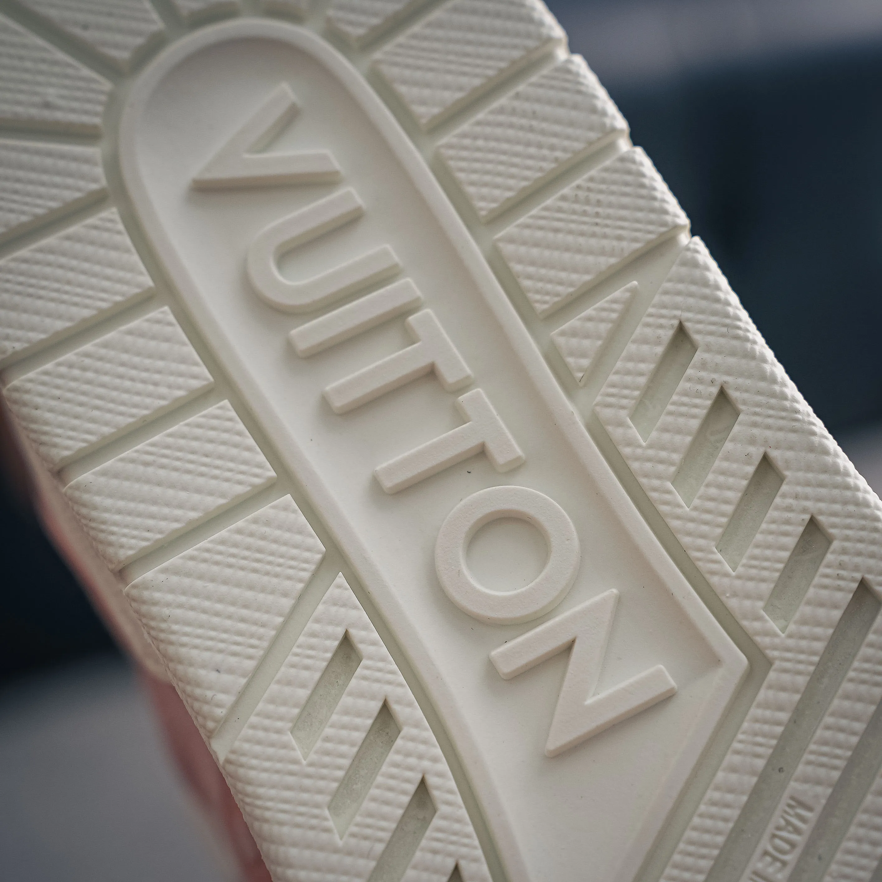 # LV- - trainer 2026 New Arrival 1：1 ！！ Shoes Cowhide Leather ， LOGO ， Breathable ， 。